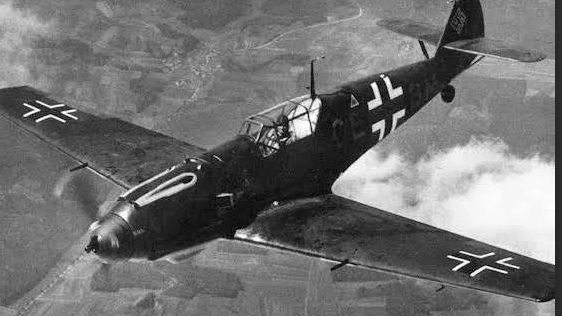 Il caccia tedesco Bf 109 simile a quello caduto nel 1943 nel ‘Paduletto’ di Vecchiano Il caccia tedesco Bf 109 simile a quello caduto nel 1943 nel ‘Paduletto’ di Vecchiano