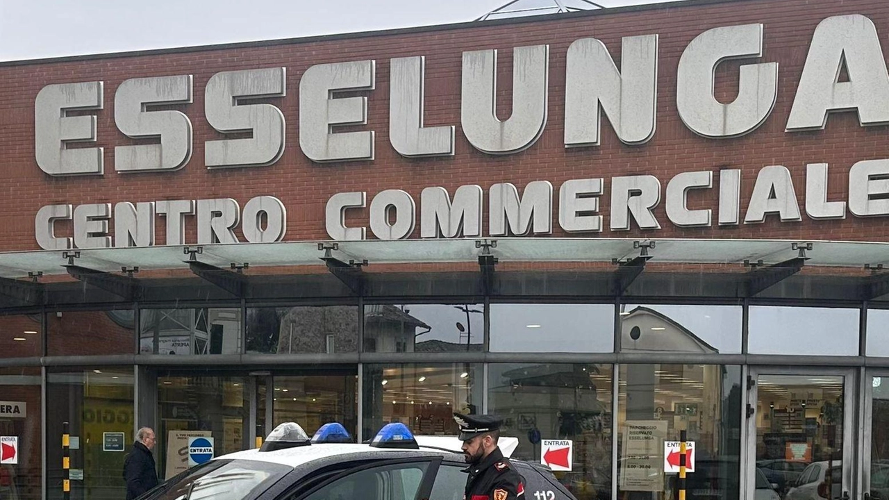I Carabinieri della Stazione di Pieve di Compito hanno arresttao un rumeno 38enne, senza fissa dimora, con precedenti penali, per... I Carabinieri della Stazione di Pieve di Compito hanno arresttao un rumeno 38enne, senza fissa dimora, con precedenti penali, per...