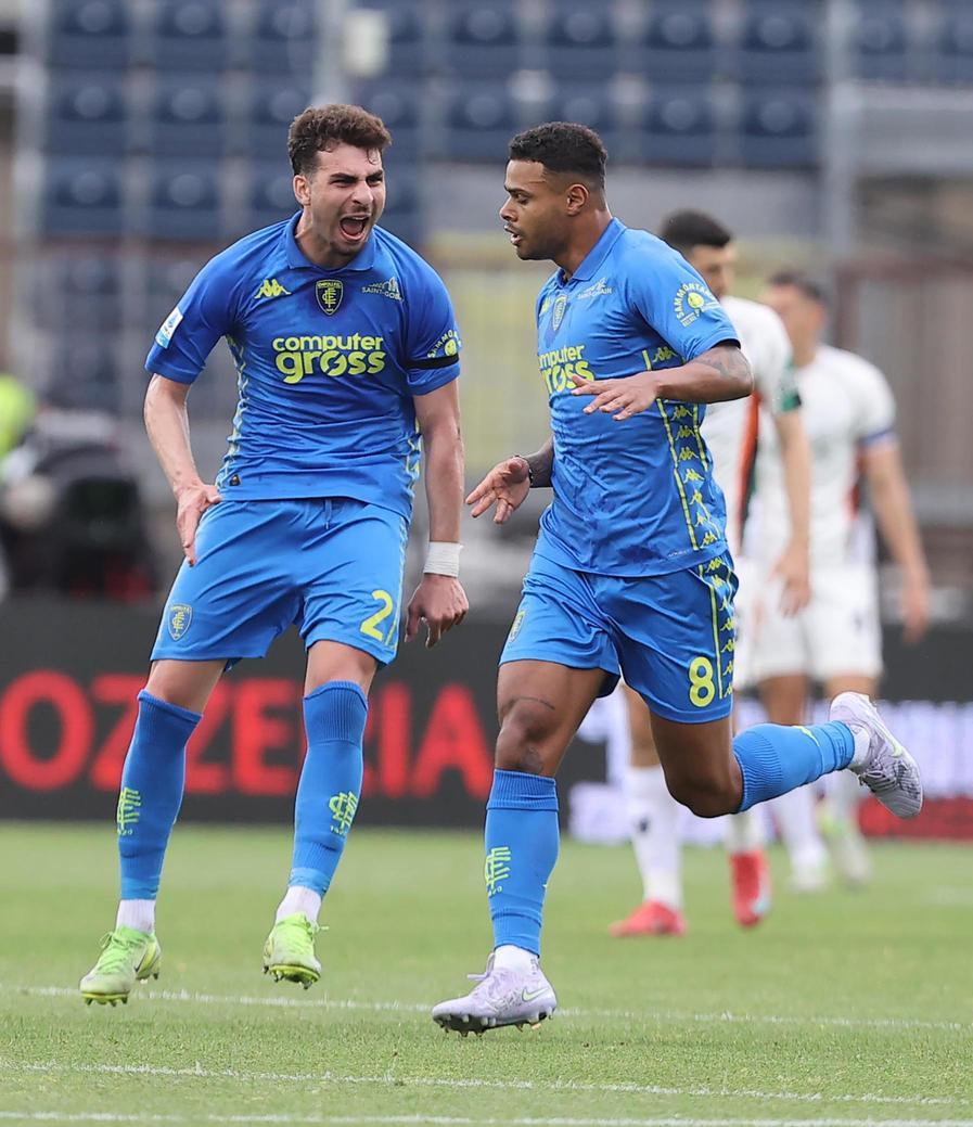anjorin conteso tra il torino e la fiorentina