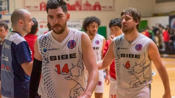 Nel derby di basket, i Dragons perdono contro Endiasfalti Agliana. La Sibe Gruppo AF Prato vede ridursi le speranze di play off per la serie B. Berni e Nieri si distinguono, ma la sconfitta è inevitabile.