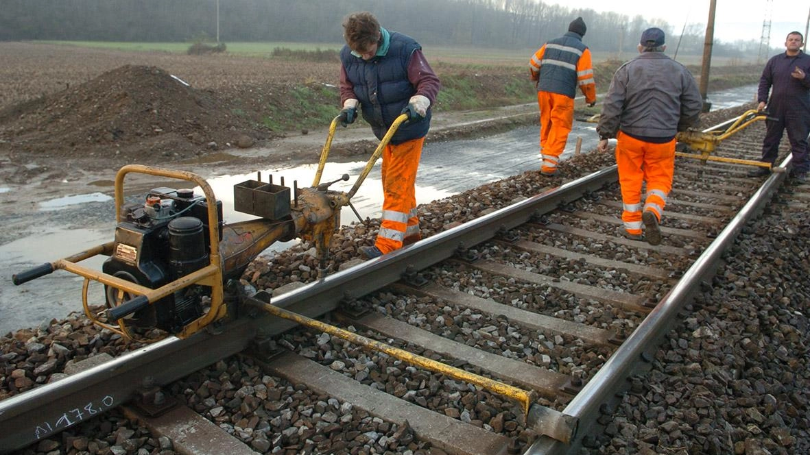 L’assessore alla viabilità Maurizio Bruschi ricorda che, per i lavori per il raddoppio della linea ferroviaria, dalle 15 di sabato... L’assessore alla viabilità Maurizio Bruschi ricorda che, per i lavori per il raddoppio della linea ferroviaria, dalle 15 di sabato...