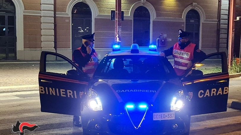 Sull’episodio indagano i carabinieri della Compagnia di Sarzana. Il giovane si trova ricoverato al Sant’Andrea della Spezia Sull’episodio indagano i carabinieri della Compagnia di Sarzana. Il giovane si trova ricoverato al Sant’Andrea della Spezia
