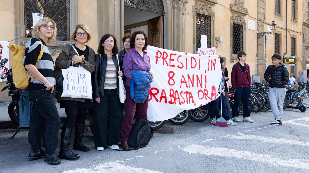 Firenze, Liceo Machiavelli Capponi, sit-in docenti e studenti (New Press Photo) Firenze, Liceo Machiavelli Capponi, sit-in docenti e studenti (New Press Photo)