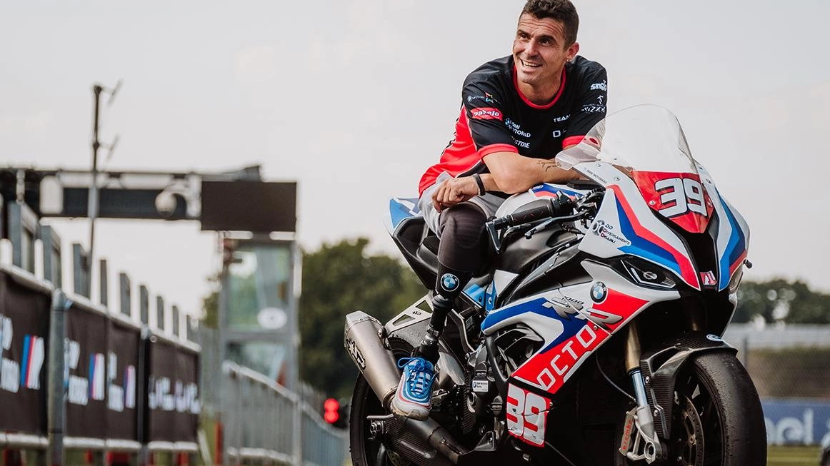 Emiliano Malagoli a bordo della sua moto Emiliano Malagoli a bordo della sua moto