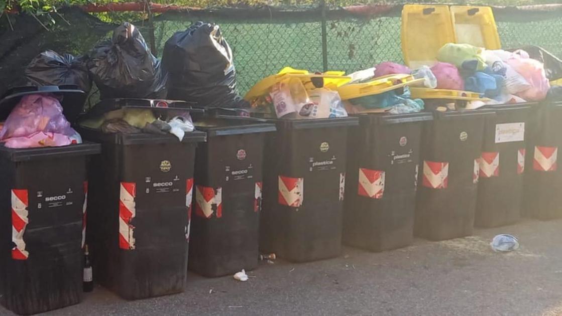 https://www.lanazione.it/image-service/view/acePublic/alias/contentid/MzNhZGYzNGQtMzBiNS00/0/i-residenti-di-bedizzano-differenziata-da-rivedere.jpeg?f=16:9&w=1200&h=630