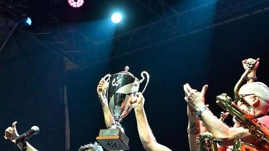 PERUGIA – Mezzanotte di fuoco, venerdì in piazza IV Novembre, dove due eccellenze del territorio si sono unite infiammando il... PERUGIA – Mezzanotte di fuoco, venerdì in piazza IV Novembre, dove due eccellenze del territorio si sono unite infiammando il...