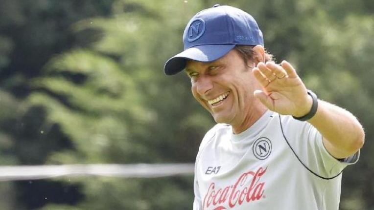 Arezzo, notte coi campionissimi. Torna a incrociare Antonio Conte sotto i riflettori di tutta Italia Arezzo, notte coi campionissimi. Torna a incrociare Antonio Conte sotto i riflettori di tutta Italia