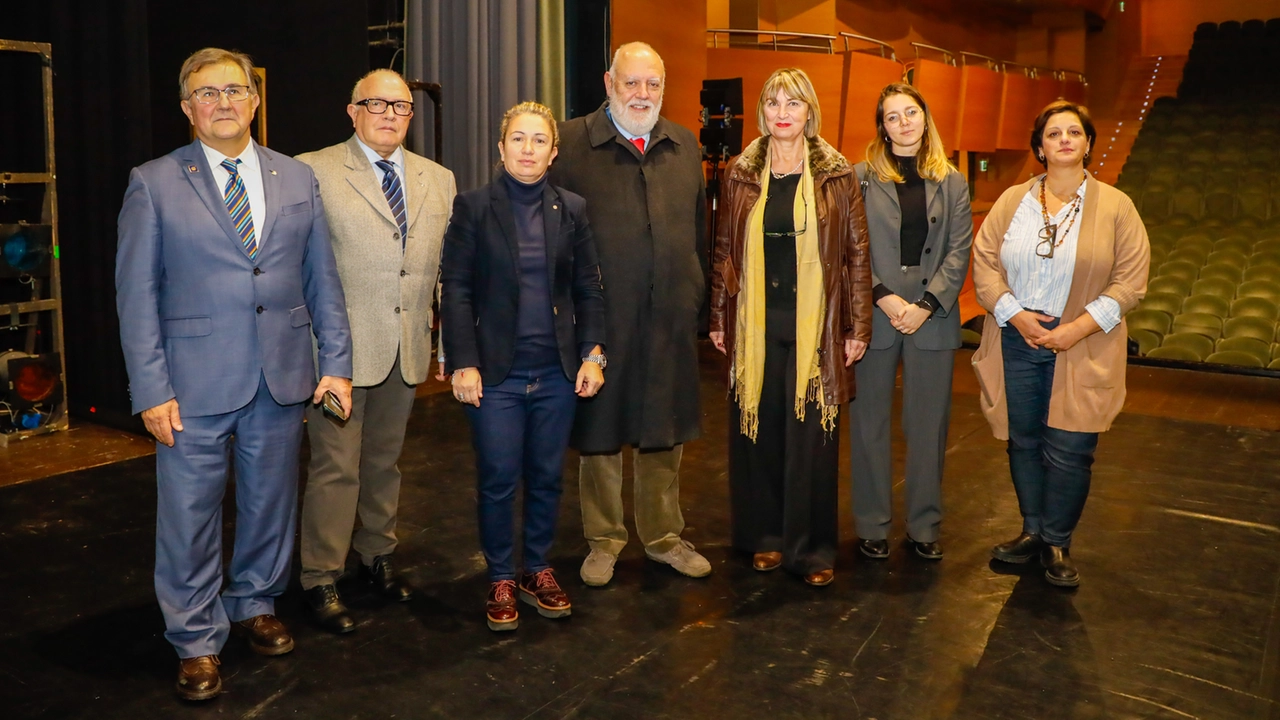 La presentazione delle nuove quinte al teatro Carlo Monni di Campi La presentazione delle nuove quinte al teatro Carlo Monni di Campi
