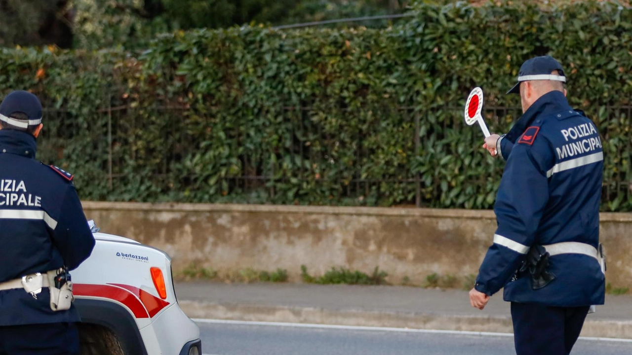 1Disagi nella mattinata di ieri a causa di un autobus rimasto in panne in via Bartolomeo di Ser Gorello, la...