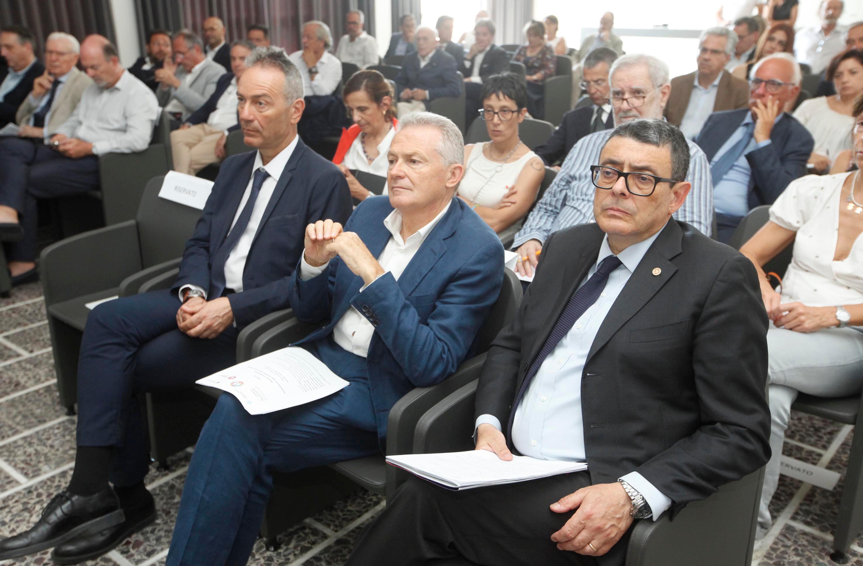 Quadro difficile, grave incertezza. Guerre e dazi: pesanti ricadute Quadro difficile, grave incertezza. Guerre e dazi: pesanti ricadute