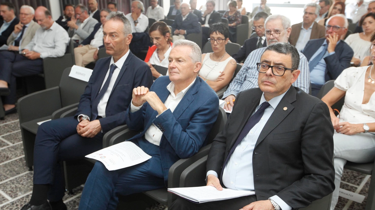 Il questore Ugo Angeloni, il presidente della Camera di Commercio Massimo Guasconi, il rettore Roberto Di Pietra Il questore Ugo Angeloni, il presidente della Camera di Commercio Massimo Guasconi, il rettore Roberto Di Pietra