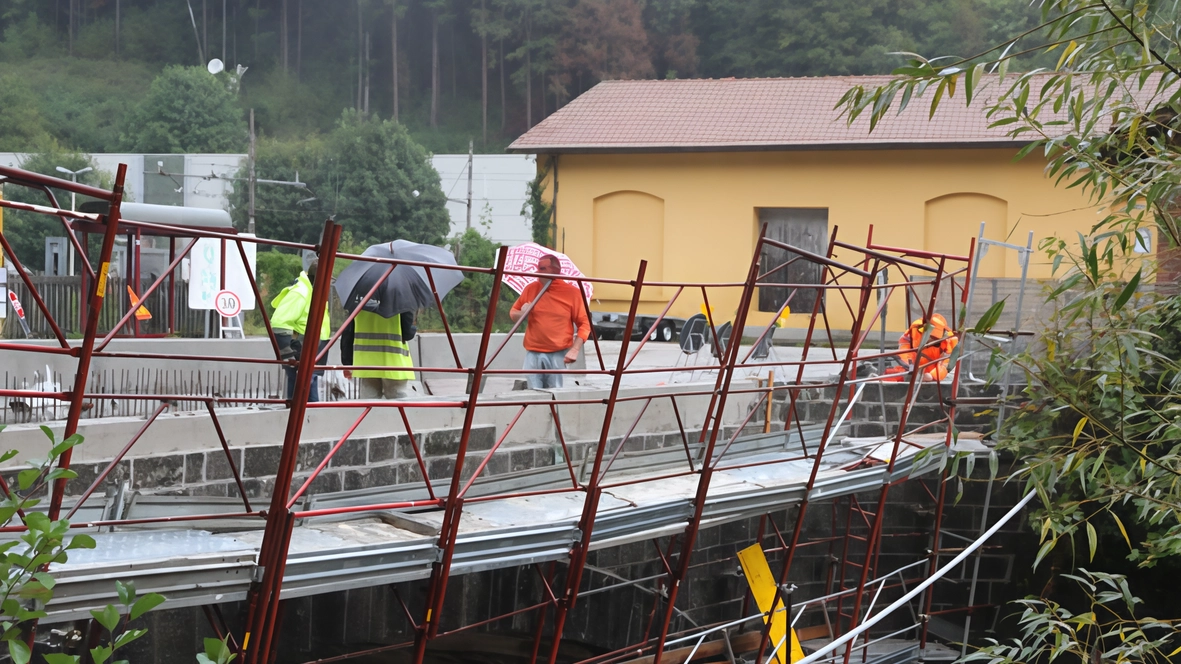 Così si presentava il ponteggio ieri pomeriggio Così si presentava il ponteggio ieri pomeriggio