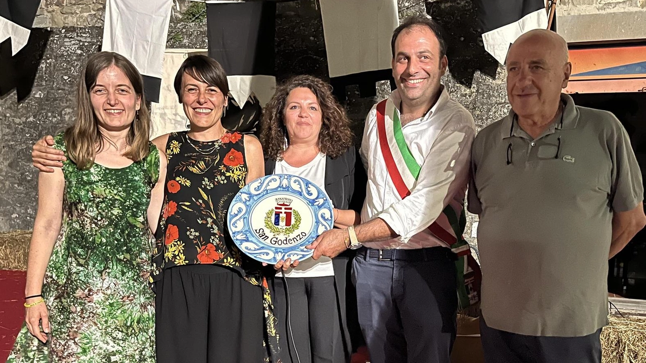 Assegnato il premio Dante Ghibellino, dal comune di San Godenzo, alla Cooperativa Lama che opera sul territorio per le progettazioni... Assegnato il premio Dante Ghibellino, dal comune di San Godenzo, alla Cooperativa Lama che opera sul territorio per le progettazioni...