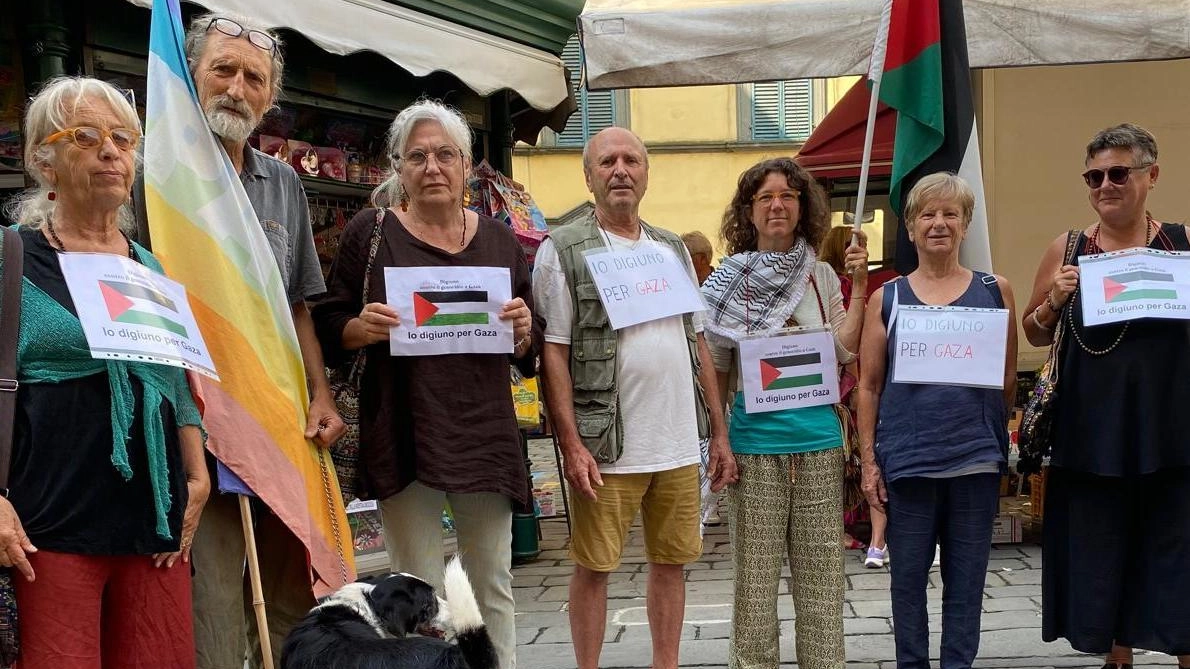 Digiuno a staffetta per Gaza a Pontremoli di alcuni volontari di ‘Cantiere per la pace’. "Abbiamo aderito – hanno spiegato...