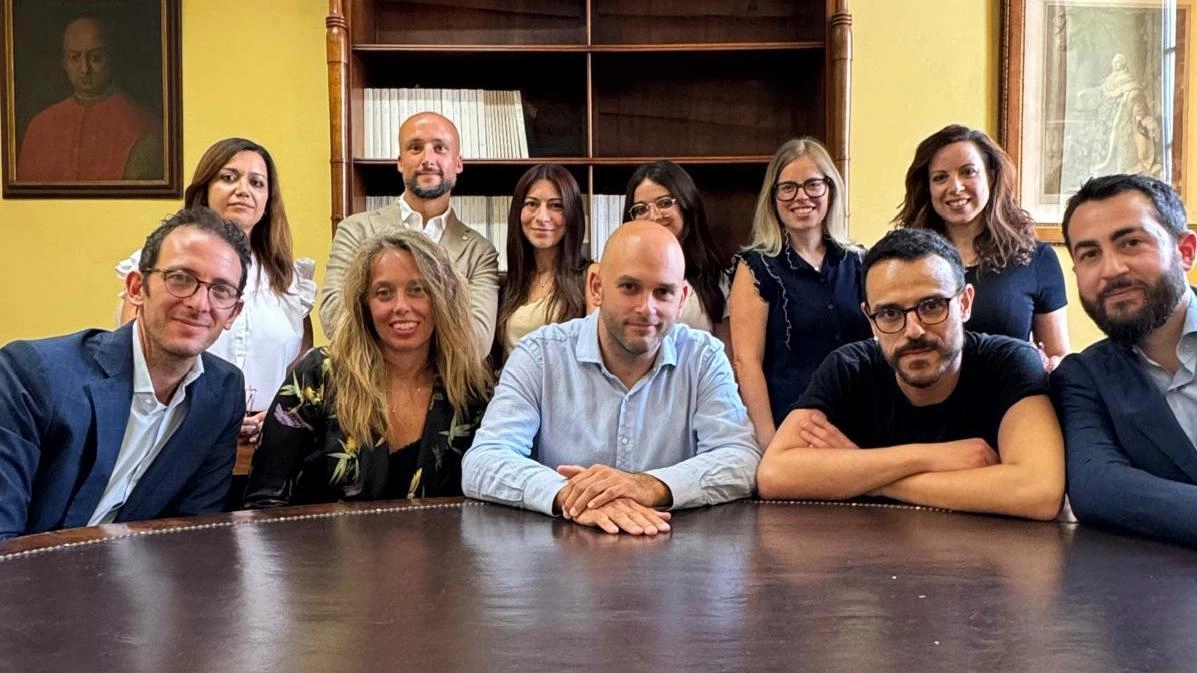 Il nuovo consiglio dell’associazione giovani avvocati che resterà in carica un biennio Il nuovo consiglio dell’associazione giovani avvocati che resterà in carica un biennio