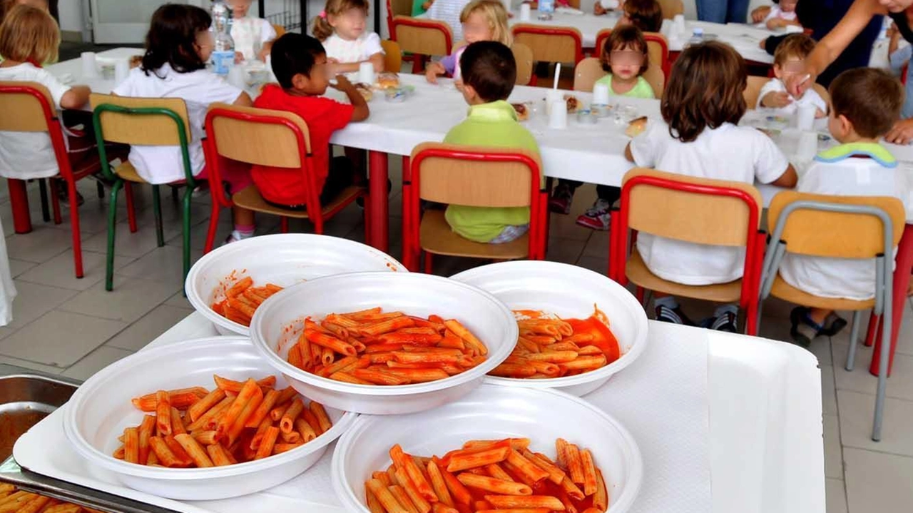 Il Comune di Chiesina starebbe pensando di organizzare la mensa scolastica su un turno anziché due