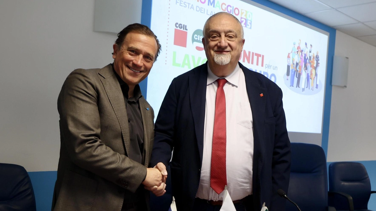 A Firenze manifestazione da via Mariti, luogo simbolo della strage in cantiere dell’anno scorso, fino all’Isolotto. Rossi (Cgil). "Stop alla precarietà". Russo (Cisl) e Fantappiè (Uil): "Più controlli e più condanne per chi sgarra" .