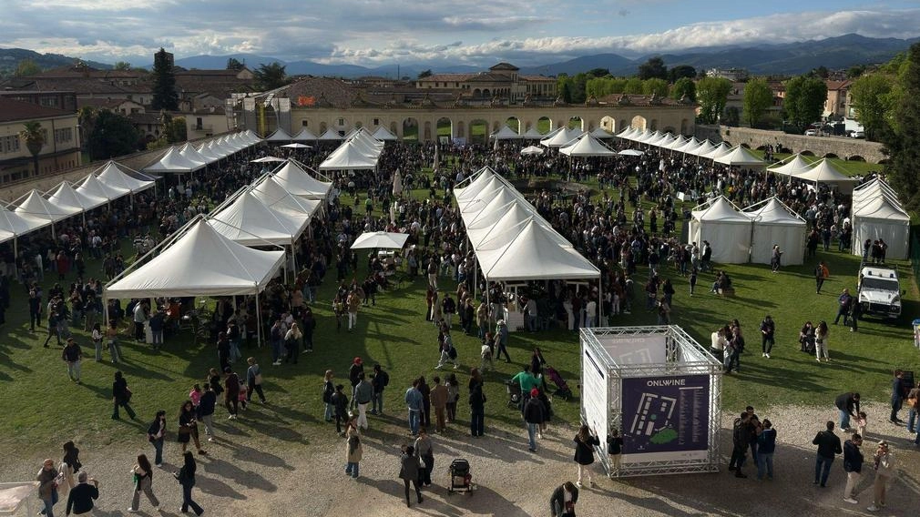 Gli stand di Only Wine nel giardini di Palazzo Vitelli
