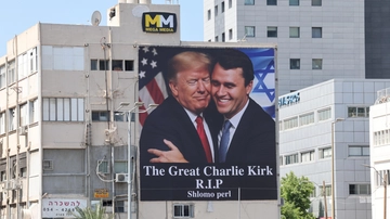 Charlie Kirk, arrestato il killer. La confessione al padre, i proiettili con inciso “Bella ciao” e il giallo sui complici