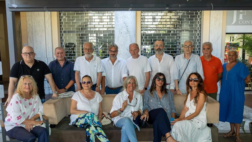Alberto Lapenna insieme ai sostenitori della lista ’Montecatini al Centro’ diventata movimento politico di centrodestra Alberto Lapenna insieme ai sostenitori della lista ’Montecatini al Centro’ diventata movimento politico di centrodestra