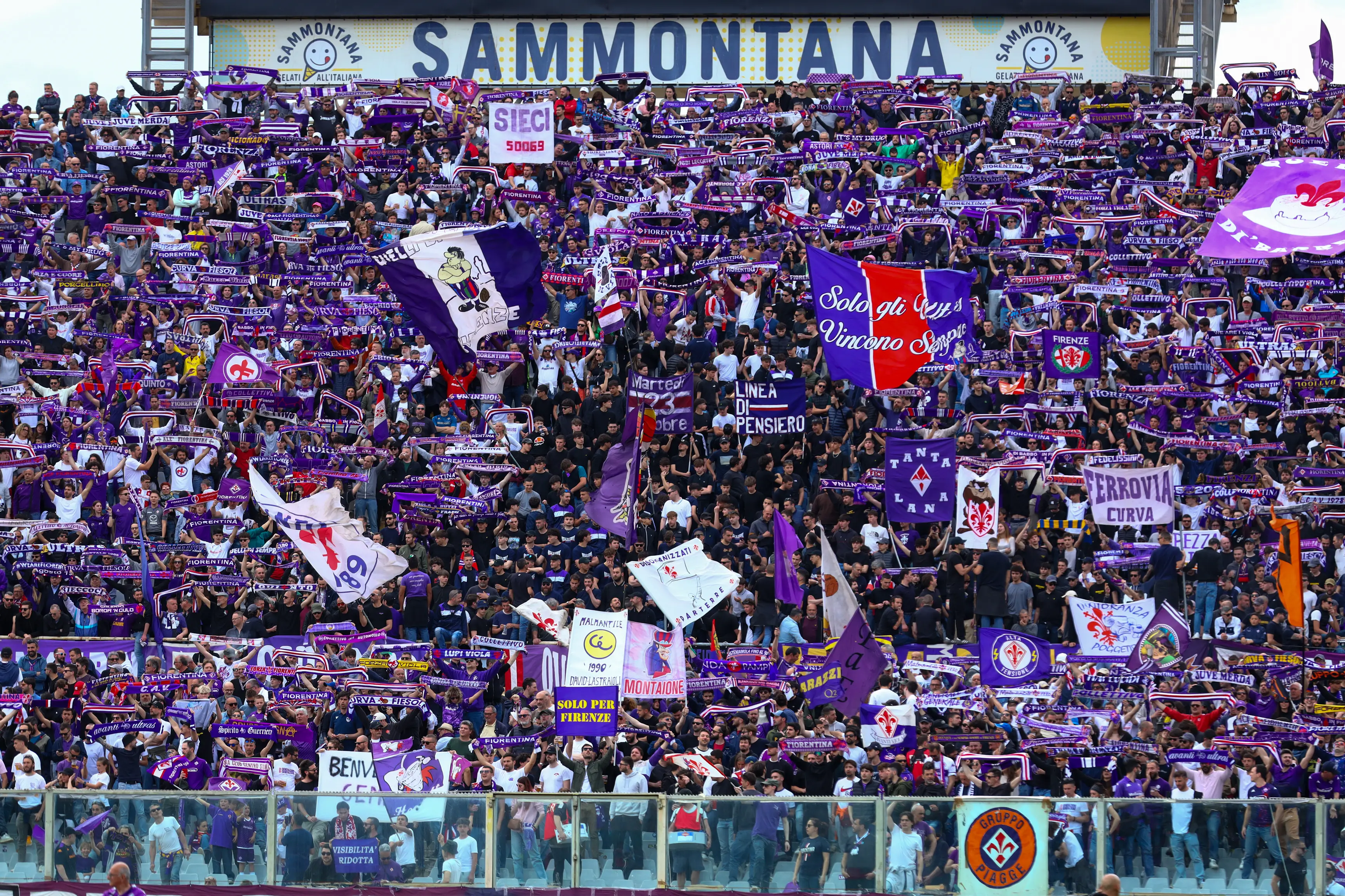 Problemi tecnici al volo per Siviglia, disagi per i tifosi della Fiorentina diretti in Spagna