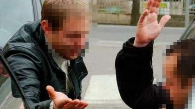 Ennesimo tentativo di truffa con lo specchietto rotto messo in atto a Fibbiana e denunciato via social foto d’archivio Ennesimo tentativo di truffa con lo specchietto rotto messo in atto a Fibbiana e denunciato via social foto d’archivio