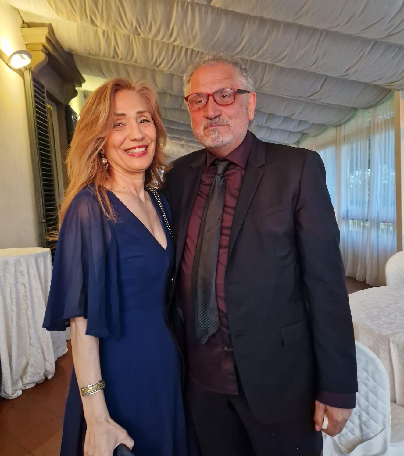 https://www.lanazione.it/image-service/view/acePublic/alias/contentid/MzQwMmUzMTQtOTI4MC00/0/la-presidente-rosanna-romellano-ed-il-premiato-giuseppe-ferlito.jpeg