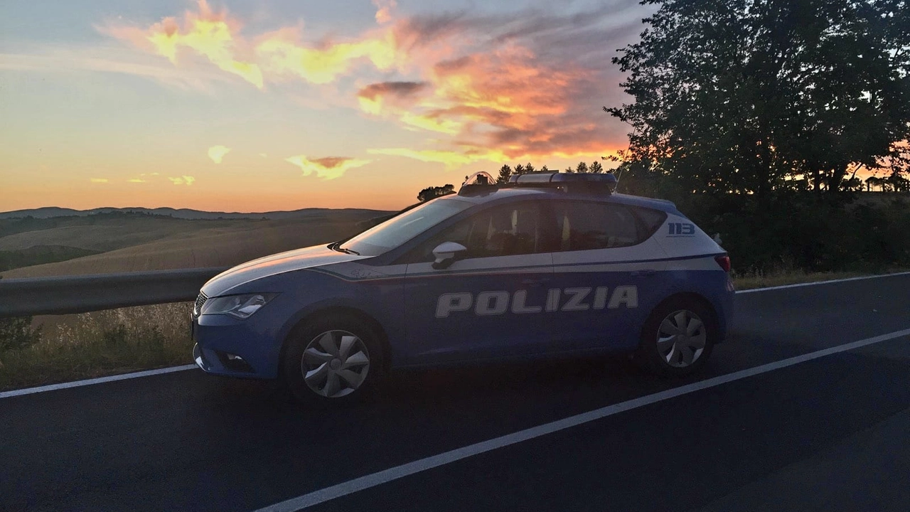 Una volante della Polizia Una volante della Polizia