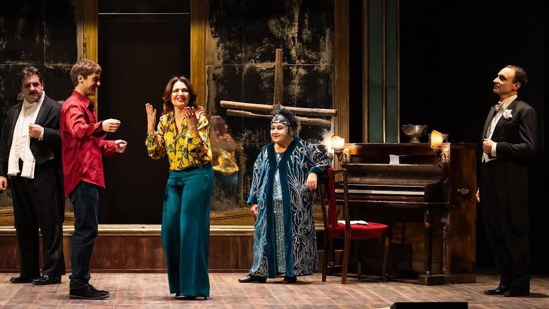 Stagione di prosa: stasera alle 21 e domani alle 17 in scena con Serra Ylmaz e Tosca D’Aquino Stagione di prosa: stasera alle 21 e domani alle 17 in scena con Serra Ylmaz e Tosca D’Aquino