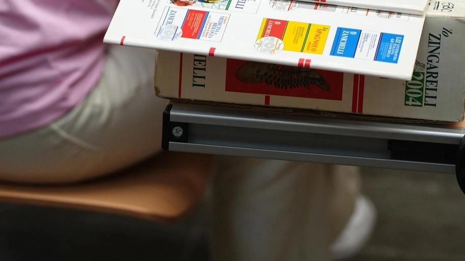 Genitori e alunni protestano davanti al Gramsci-Keynes a Prato per lo spostamento delle sezioni di liceo scientifico al Rodarino. La decisione della Provincia causa disagio alle famiglie che chiedono alternative al dirigente scolastico. Genitori e alunni protestano davanti al Gramsci-Keynes a Prato per lo spostamento delle sezioni di liceo scientifico al Rodarino. La decisione della Provincia causa disagio alle famiglie che chiedono alternative al dirigente scolastico.