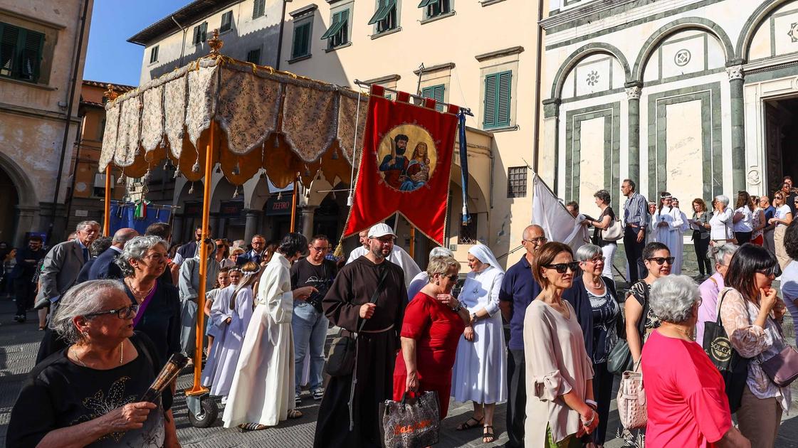 Corpus Domini Quando Si Festeggia Corpus Domini 2024 le processioni in Toscana Perché si festeggia oggi