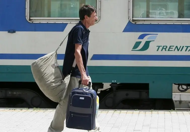 Treni, estate bollente. Lavori e cancellazioni