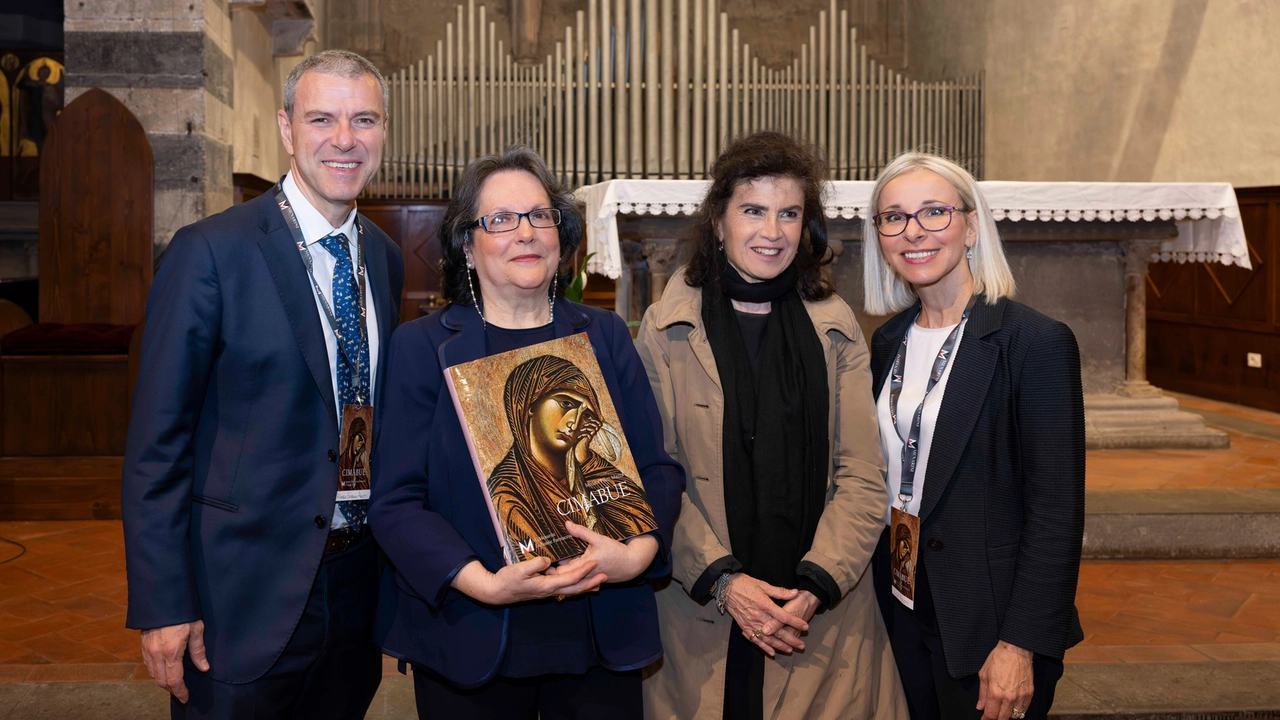 Alberto Giovanni Aleotti (azionista e membro del Board di Menarini), Miriam Fileti Mazza (autrice del Volume d'Arte Menarini su Cimabue), Liletta Fornasari (storica dell'arte) e Lucia Aleotti (azionista e membro del Board di Menarini) durante la presentazione del Volume d'Arte Menarini su Cimabue alla Chiesa di San Domenico, Arezzo Alberto Giovanni Aleotti (azionista e membro del Board di Menarini), Miriam Fileti Mazza (autrice del Volume d'Arte Menarini su Cimabue), Liletta Fornasari (storica dell'arte) e Lucia Aleotti (azionista e membro del Board di Menarini) durante la presentazione del Volume d'Arte Menarini su Cimabue alla Chiesa di San Domenico, Arezzo