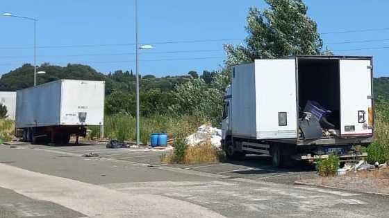 SANTA MARIA A MONTE Rifiuti e veicoli abbandonati nelle strade del Pip–Piano insediamenti produttivi di Ponticelli: il Comune annuncia "interventi concreti... SANTA MARIA A MONTE Rifiuti e veicoli abbandonati nelle strade del Pip–Piano insediamenti produttivi di Ponticelli: il Comune annuncia "interventi concreti...