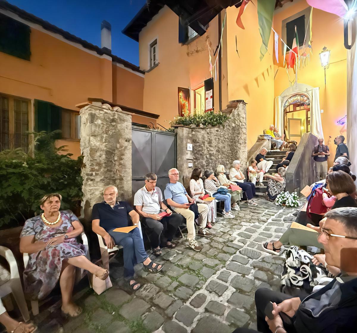 "Concerto alla finestra". Una magica serata tra i vicoli. Barga e la musica “regalata“ "Concerto alla finestra". Una magica serata tra i vicoli. Barga e la musica “regalata“