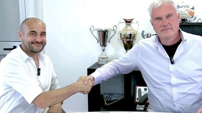 . L’allenatore Brando e il presidente Vannucci del Seravezza: dopo oggi si saluteranno . L’allenatore Brando e il presidente Vannucci del Seravezza: dopo oggi si saluteranno