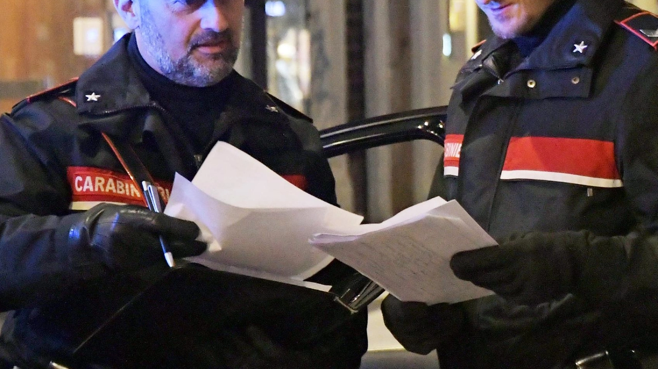 Hanno usato il mezzo come ariete e sfondato la vetrina del negozio in via Guido Monaco. Via Cartier per 10mila euro. I carabinieri sono al lavoro per rintracciare gli autori della spaccata. Hanno usato il mezzo come ariete e sfondato la vetrina del negozio in via Guido Monaco. Via Cartier per 10mila euro. I carabinieri sono al lavoro per rintracciare gli autori della spaccata.
