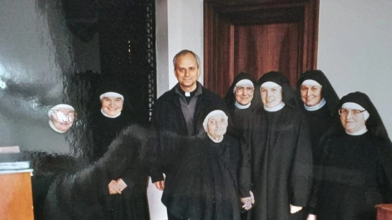 SIGILLO Papa Leone XIV è stato a Sigillo, una quindicina di anni fa. Presente e attivo dal 1547 un monastero... SIGILLO Papa Leone XIV è stato a Sigillo, una quindicina di anni fa. Presente e attivo dal 1547 un monastero...