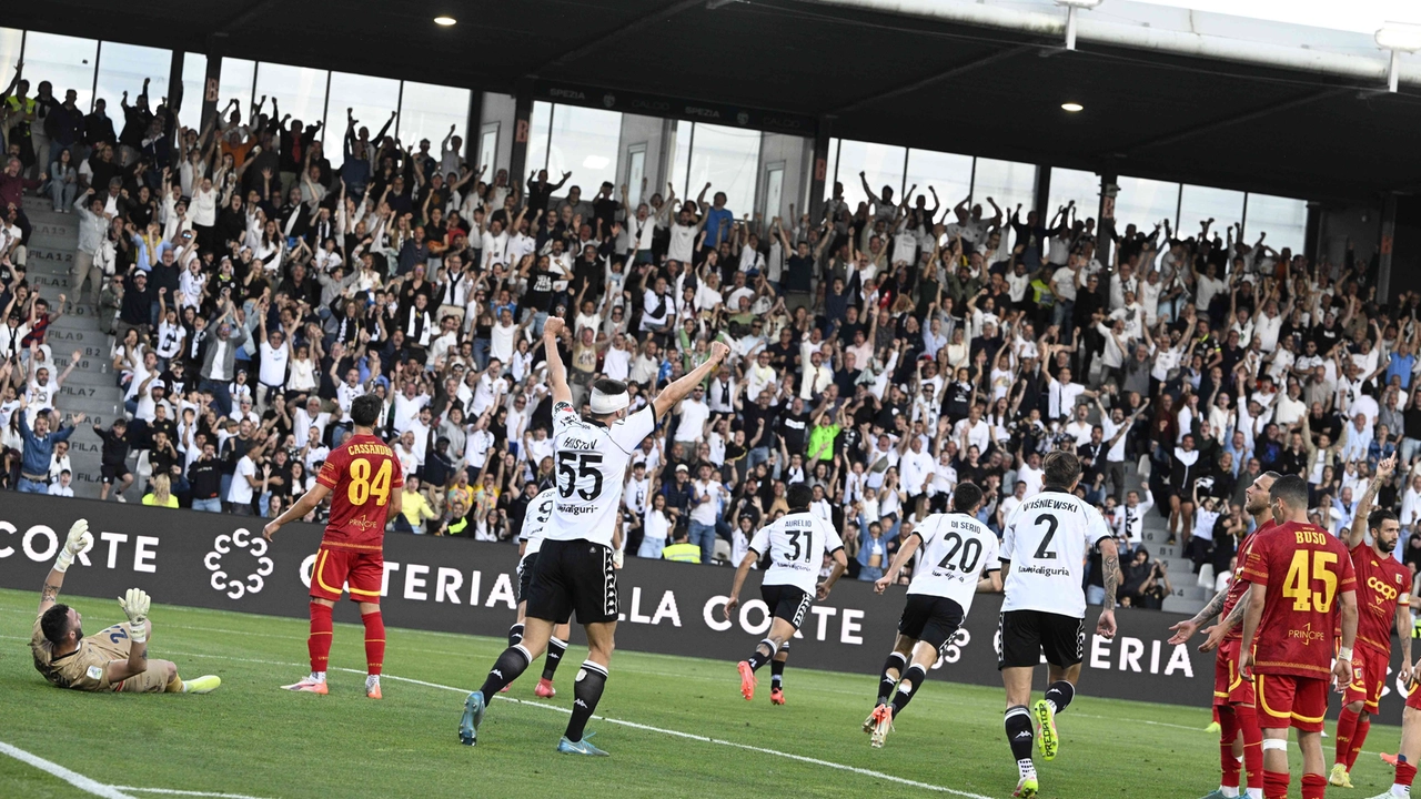 Un momento di Spezia Catanzaro: per le aquile grande serata. Sarà finale con la Cremonese per andare in A Un momento di Spezia Catanzaro: per le aquile grande serata. Sarà finale con la Cremonese per andare in A