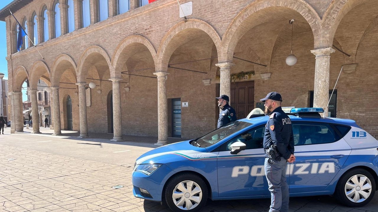 ORVIETO Sassate e colpi d’ascia sulle auto parcheggiate, danneggiate anche con basamenti di cemento. Scatta la misura della sorveglianza speciale,...