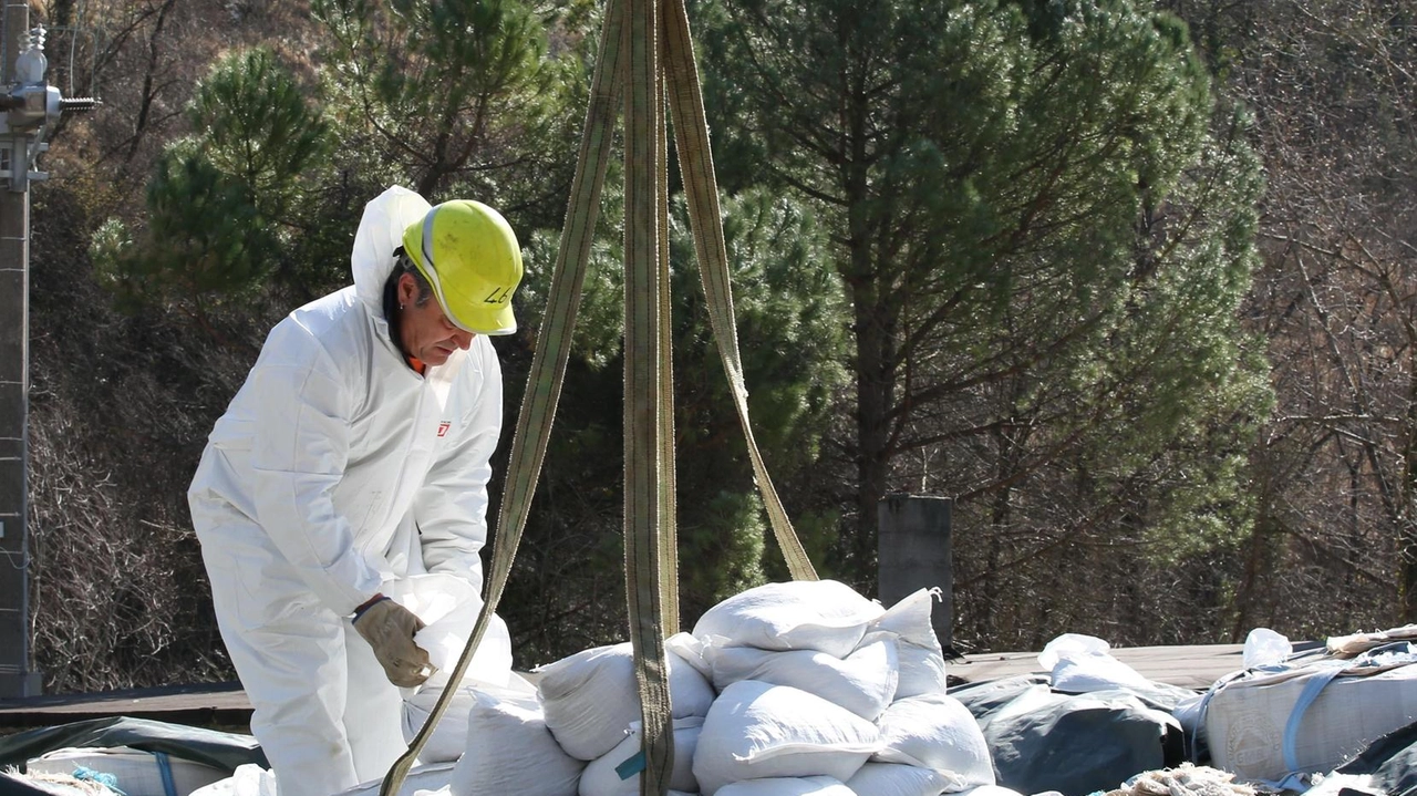 L’ex cava di Paterno e i rifiuti stoccati in modo non autorizzato