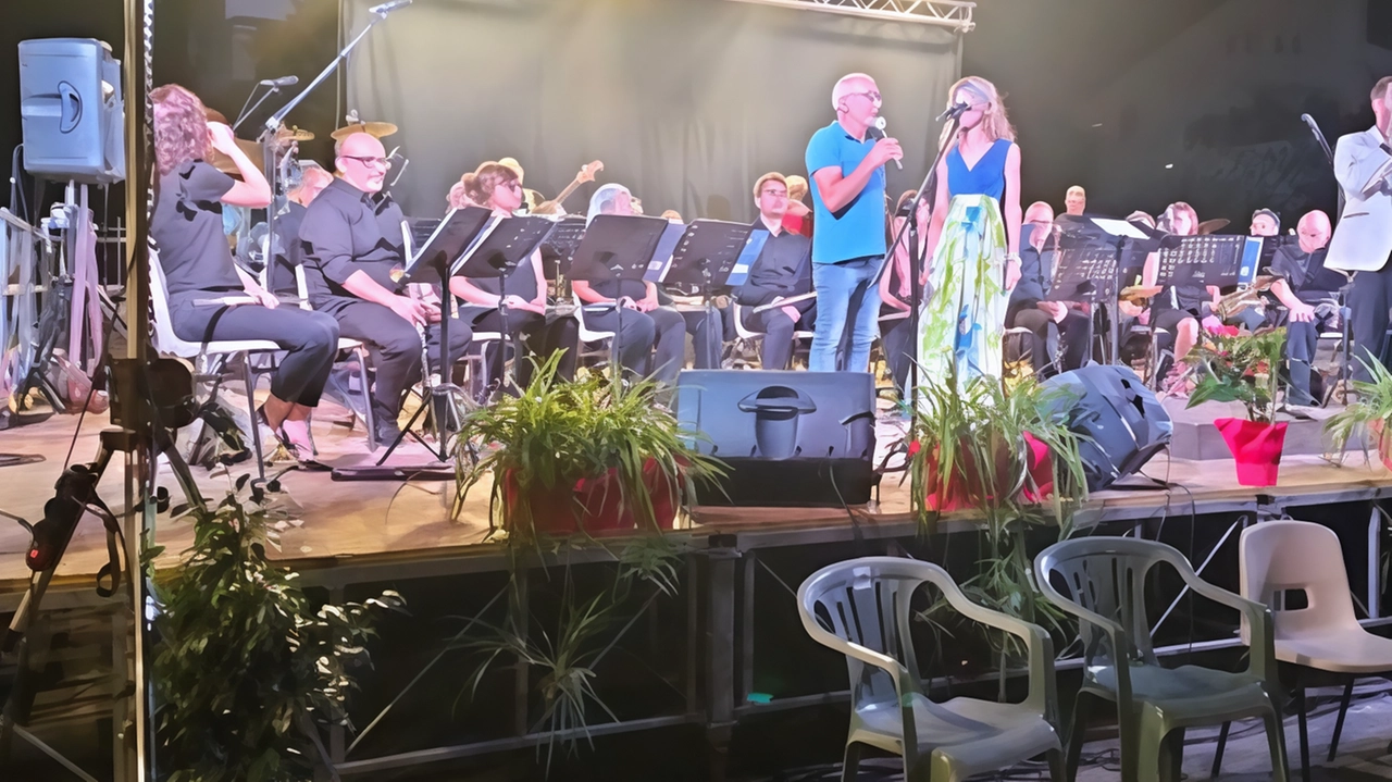 Calcit in scena ad Arezzo Fiere. Questa sera alle ore 21:15 il concerto dell’orchestra di fiati della Croce Bianca di Arezzo diretta dal maestro Walter Donati. Calcit in scena ad Arezzo Fiere. Questa sera alle ore 21:15 il concerto dell’orchestra di fiati della Croce Bianca di Arezzo diretta dal maestro Walter Donati.