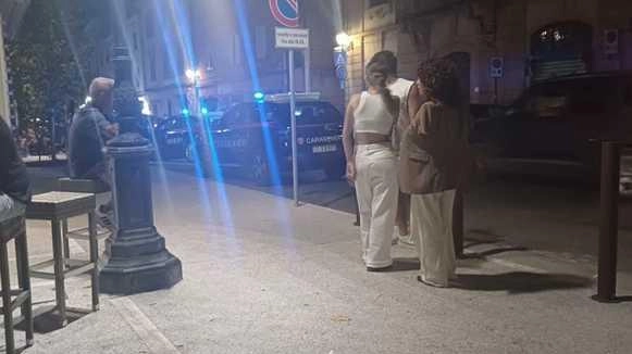 Piazza della Repubblica teatro della furiosa aggressione ai danni di un uomo ad opera di un branco di persone Piazza della Repubblica teatro della furiosa aggressione ai danni di un uomo ad opera di un branco di persone