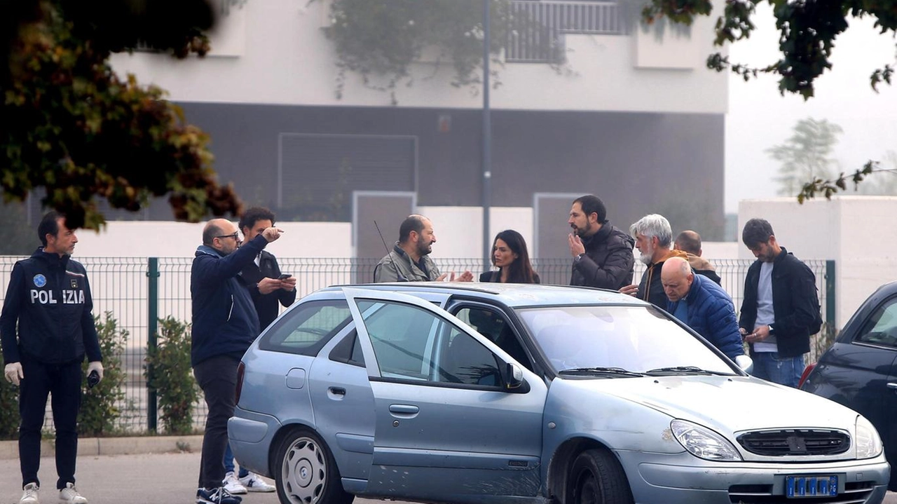 Foligno, vittima un muratore di 56 anni. Sarebbe stato aggredito a bordo dell’auto aziendale. I colleghi: "Persona solare e gran lavoratore". Gli investigatori: "Seguiamo tutte le piste". Foligno, vittima un muratore di 56 anni. Sarebbe stato aggredito a bordo dell’auto aziendale. I colleghi: "Persona solare e gran lavoratore". Gli investigatori: "Seguiamo tutte le piste".