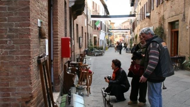 Torna nel cuore del centro di Buonconvento ’Cose del Passato’, tre giorni con gli espositori di antiquariato e oggetti vintage