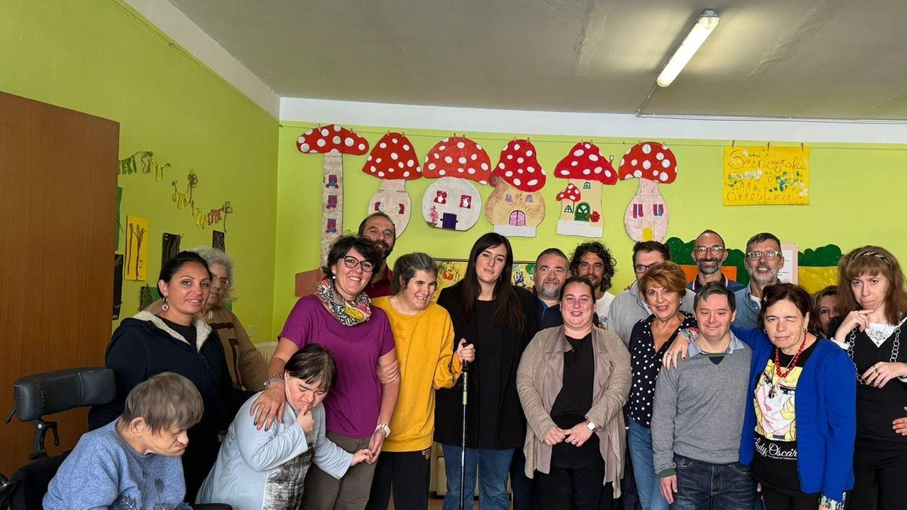 L'assessora alle politiche sociali Costanza Spera visita il Centro socio riabilitativo educativo "San Giuseppe" a Perugia, elogiando il lavoro della Cooperativa "Nuova Dimensione" per l'inclusione sociale degli ospiti disabili. L'assessora alle politiche sociali Costanza Spera visita il Centro socio riabilitativo educativo "San Giuseppe" a Perugia, elogiando il lavoro della Cooperativa "Nuova Dimensione" per l'inclusione sociale degli ospiti disabili.
