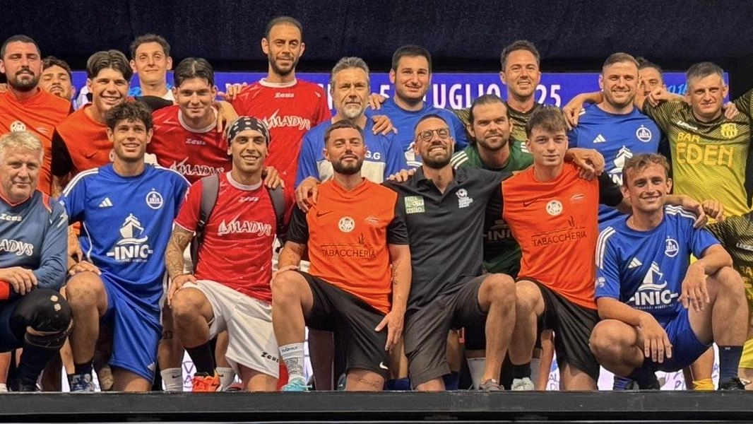 L’evento a tema pallone: Stefano Bizzotto ha vinto "Autore di stile». Versilia Football Planet. Chiusura con il botto