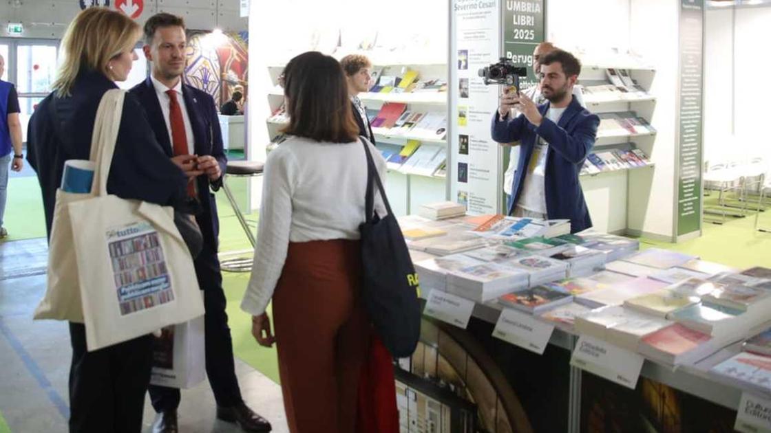 L’editoria umbra conquista il Salone del libro di Torino. Bori: "Uno spazio per lanciare le nuove iniziative" L’editoria umbra conquista il Salone del libro di Torino. Bori: "Uno spazio per lanciare le nuove iniziative"