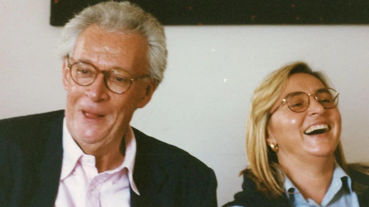 La moglie del grande giornalista morto nel 2020 parla del libro dalla sua casa a San Casciano dei Bagni "Lui mi ha insegnato la semplicità nello scrivere, l’utilizzo di parole comprensibili, i periodi brevi".