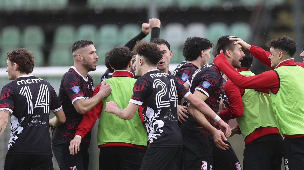 L’esultanza del Terranuova Traiana dopo il gol del vantaggio di Boccardi L’esultanza del Terranuova Traiana dopo il gol del vantaggio di Boccardi